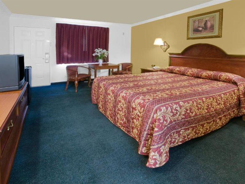 Americas Best Value Inn-Rialto Exterior photo